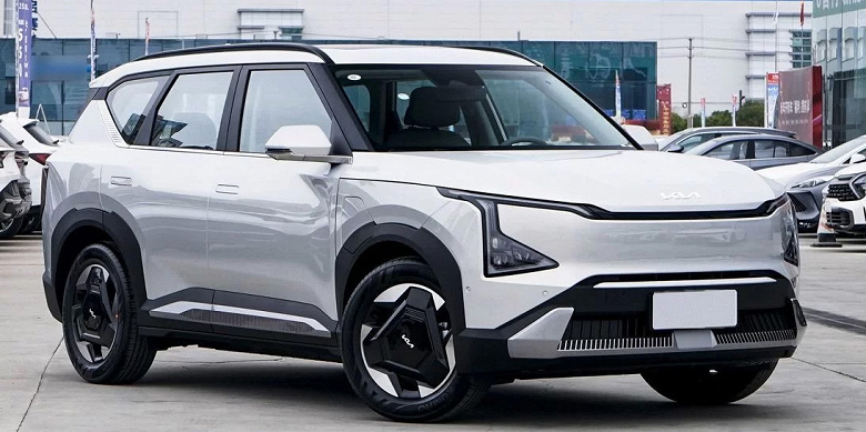 &laquo;Машина в Набережных Челнах, можете приехать потрогать&raquo;. Новейший кроссовер Kia EV5 уже можно купить в России &mdash; он дешевле &laquo;Москвича 3е&raquo;